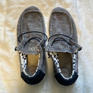 Hey dudes - mens US 10 - navy & white